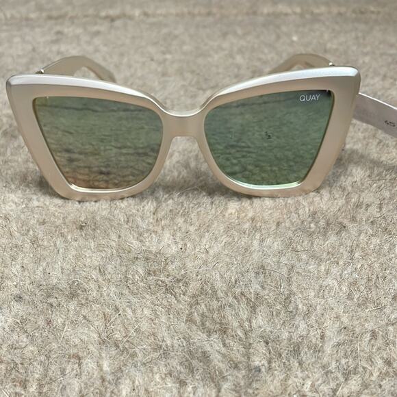 Quay Chain Reaction Pearl Rose Gold Cat Eye Mirrored Sunglasses - Picture 2 of 7